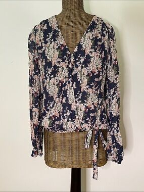 LUCKY BRAND Lightweight Navy Floral WRAP BLOUSE Top with Shell Pink Accents S